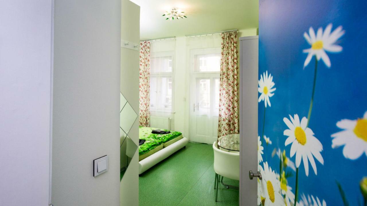Apartment Four Year Seasons - Walkable To Centre, Metro And Riverside Prague Ngoại thất bức ảnh